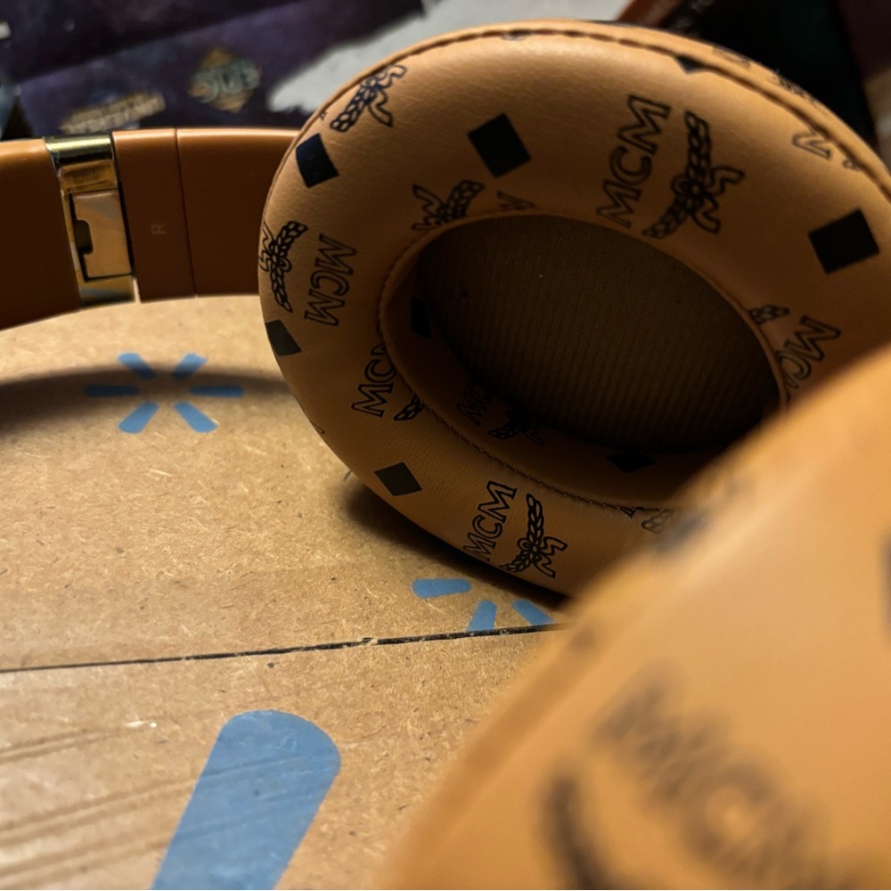 Beats Studio 3 Skyline Edition Headphones W/MCM Tan Over-Ear with Plush Comfort - Picture 5 of 7
